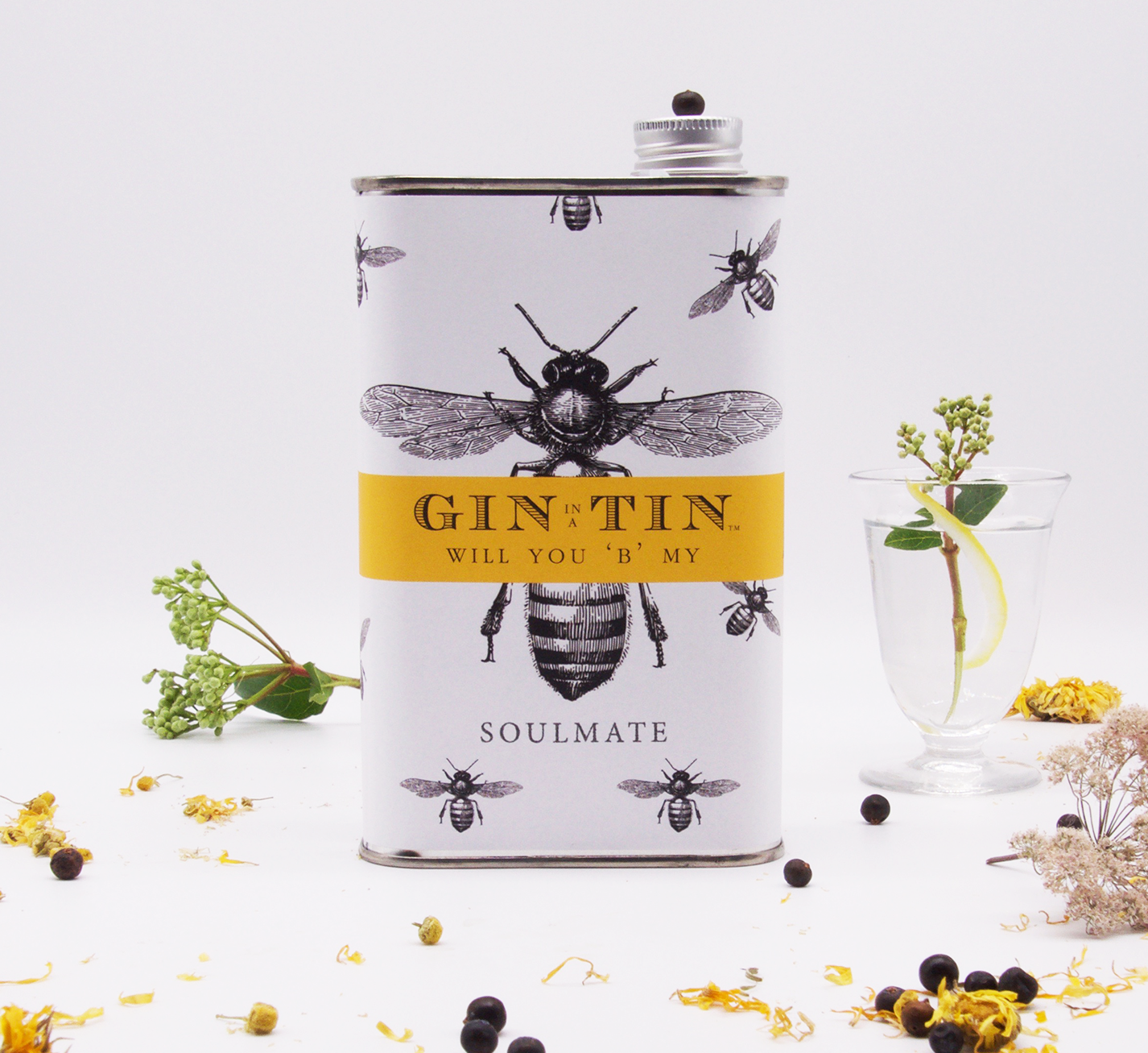 A PERSONALISED BEE TIN OF GIN